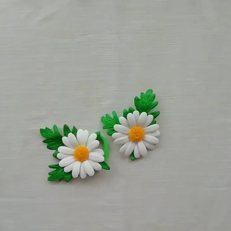 Daisy flowers hair clips or ties, White flower hair accessories, 洋甘菊髮飾 - 发饰 - 其他材质 白色