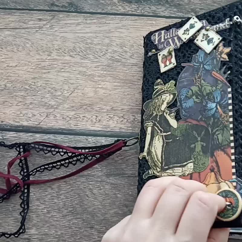 Halloween in Wonderland junk journal Alice in Wonderland journal handmade - 笔记本/手帐 - 纸 黑色