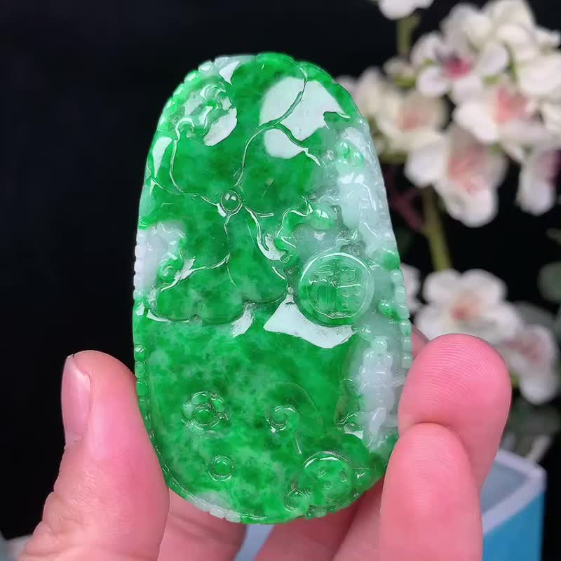 纯天然A货翡翠阳绿莲年有鱼挂件 - 项链 - 玉石 