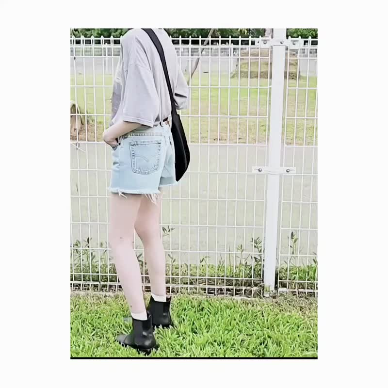 LARGE STUDDED DENIM HOBO BAG 黑色丹宁布铆钉大型斜背包 - 侧背包/斜挎包 - 棉．麻 黑色