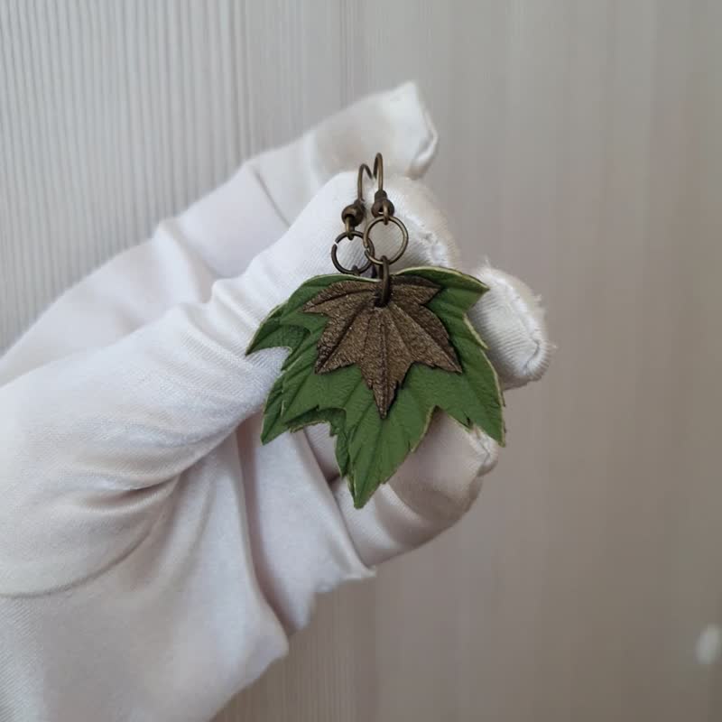 耳環 green leather earrings for her Leather women's jewelry - 耳环/耳夹 - 真皮 绿色