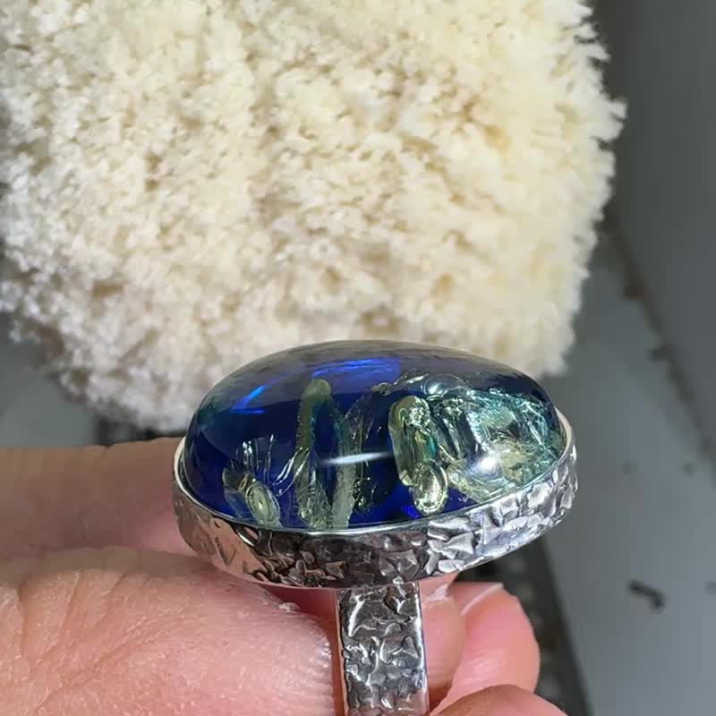 4.5号尺寸戒指 手工银戒镶嵌蓝琥珀与天然闪光石 - 戒指 - 半宝石 蓝色