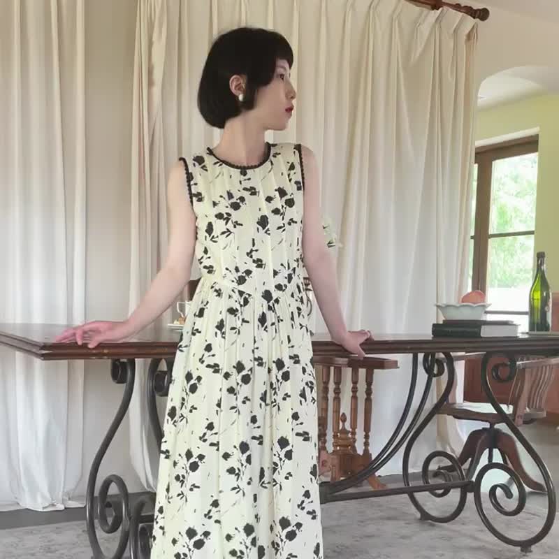 玫瑰印花 法式復古花邊洋裝 圓領無袖玫瑰印花折紙束腰連衣裙 - 洋装/连衣裙 - 其他人造纤维 白色