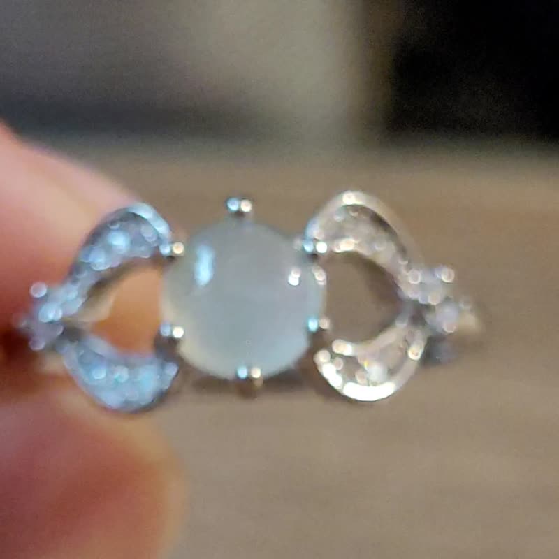 【亲翠】天然翡翠 成熟时尚设计款白冰蛋银戒 送礼首选 - 戒指 - 玉石 白色