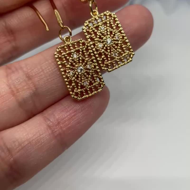 14k gold-plated Cleopatra inspired drop earrings - 耳环/耳夹 - 水晶 金色