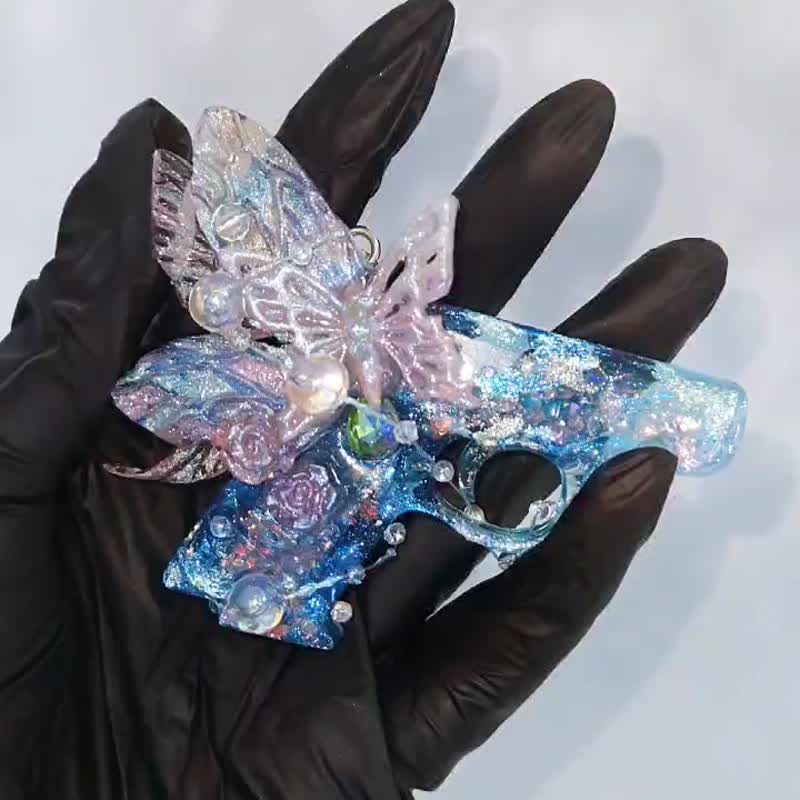碧藍森林系列-璘光之銃 手工滴膠流沙吊飾 - 吊饰 - 树脂 蓝色