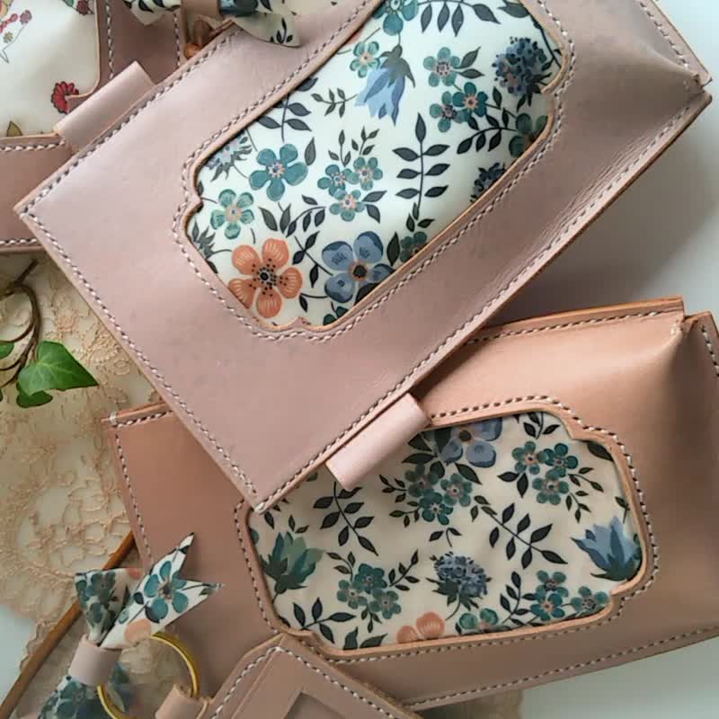 IDホルダーベージュー花柄リボン - 名片夹/名片盒 - 真皮 卡其色