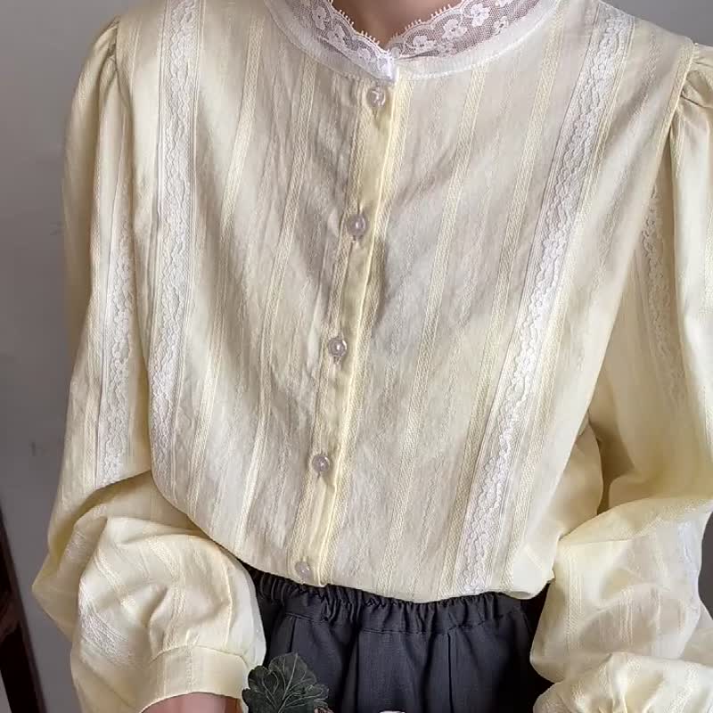 奶酪黃色 蕾絲花邊立領泡泡袖襯衫上衣 少女感復古宮廷長袖襯衣 - 女装衬衫 - 棉．麻 黄色