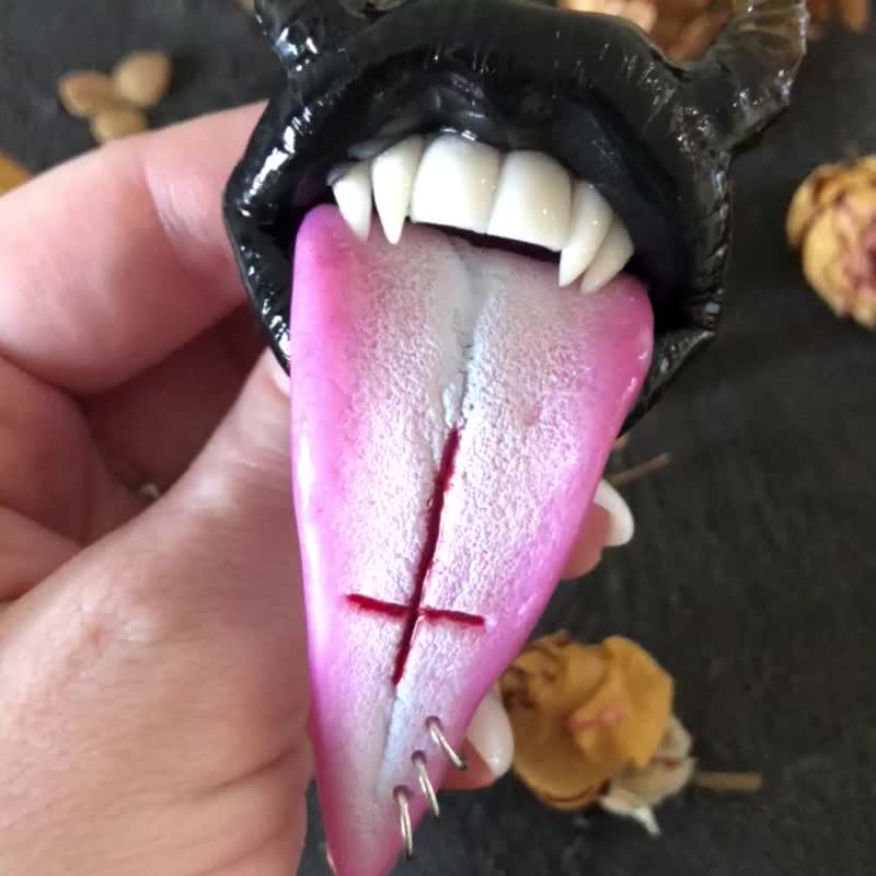 黑色恶魔般的嘴唇胸针 - 胸针 - 塑料 黑色
