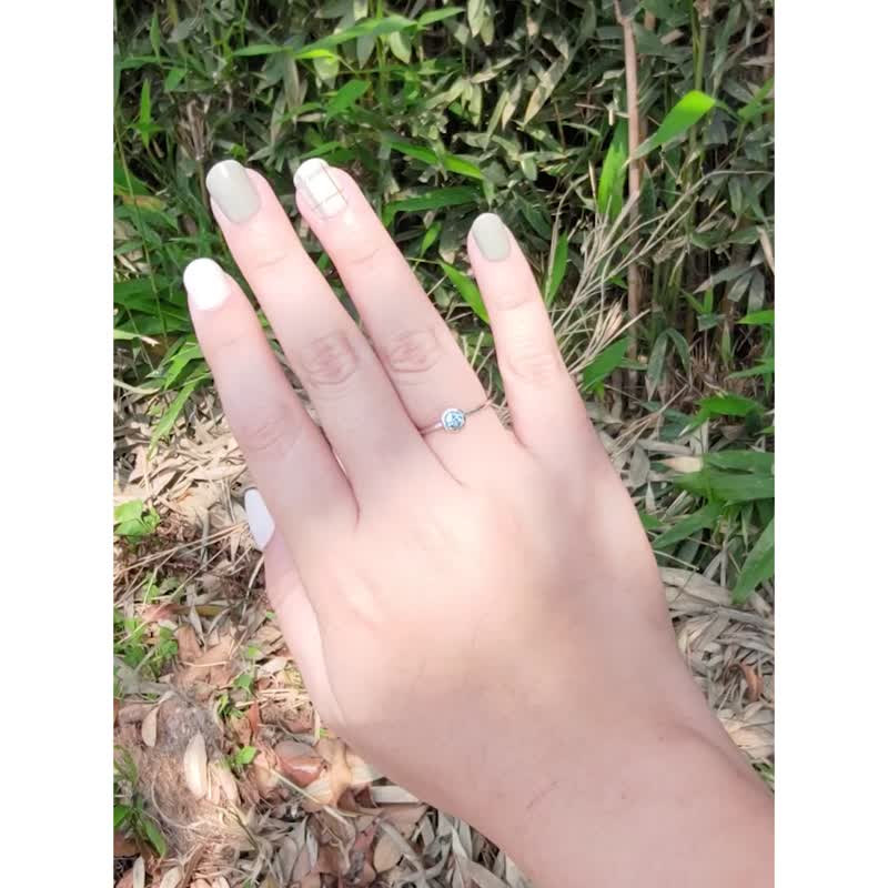 冰煦 | 瑞士蓝拓帕石 单钻包镶 简约 925纯银戒指 线戒 细戒指 - 戒指 - 宝石 蓝色