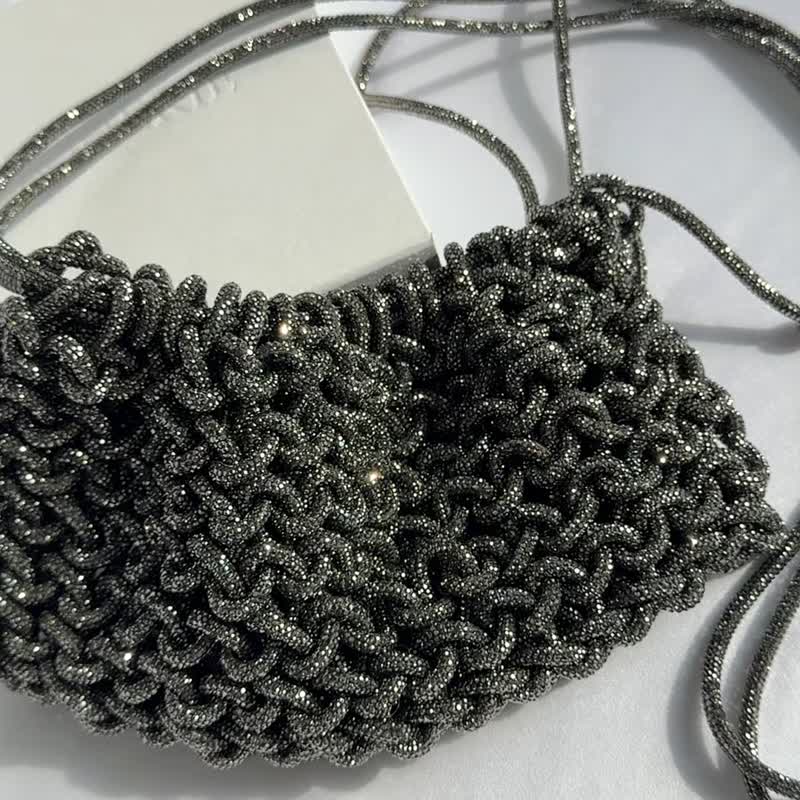 Élan 双面迷你手拿包・手工编织的铬光优雅 - 手拿包 - 棉．麻 黑色