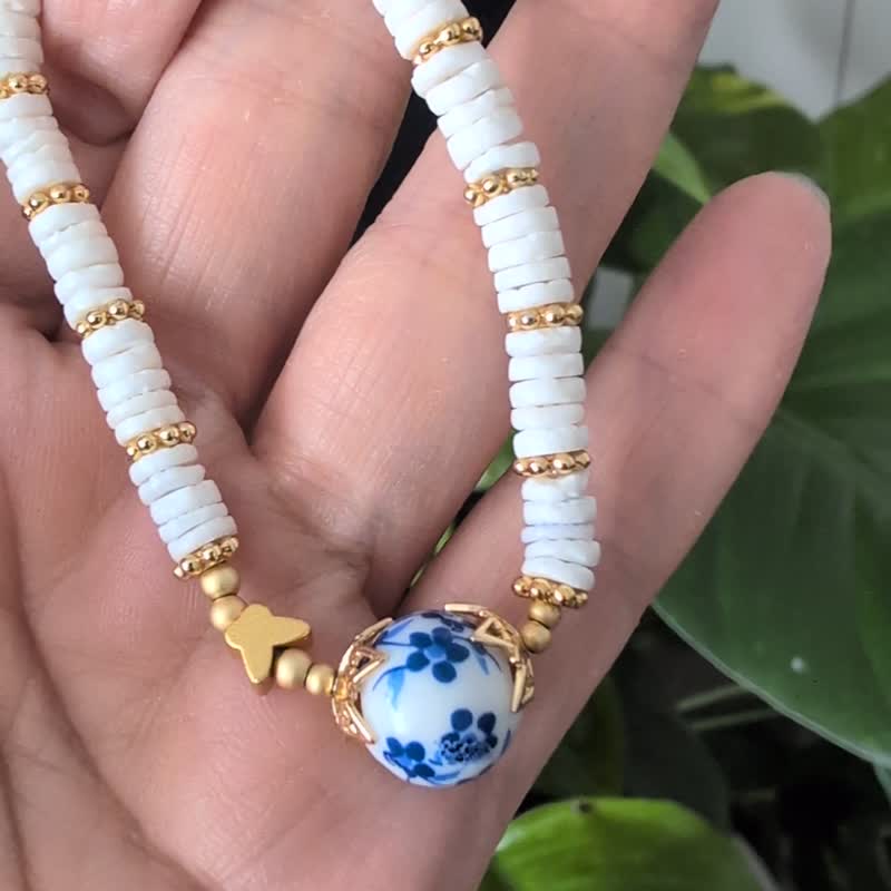 天然贝母青花瓷手工珠串/ - 手链/手环 - 贝壳 白色