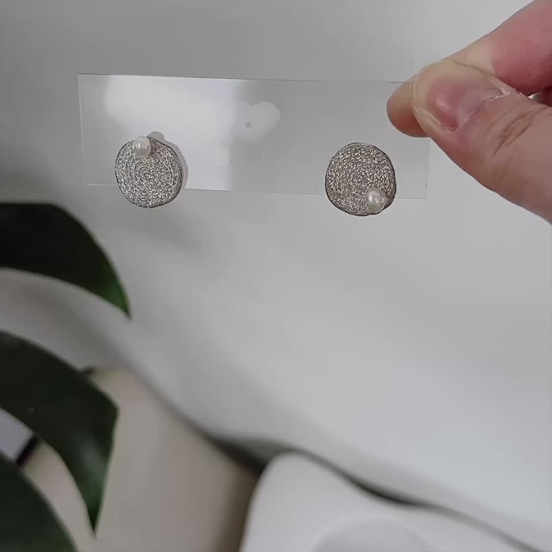 刺绣耳环 - 星辰 (两款形状) - 耳环/耳夹 - 绣线 银色