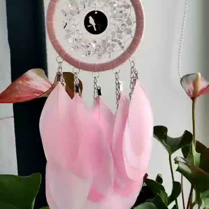 Dream catcher for girl Pink white dreamcatcher bird with clear quartz rocks - 墙贴/壁贴 - 水晶 粉红色