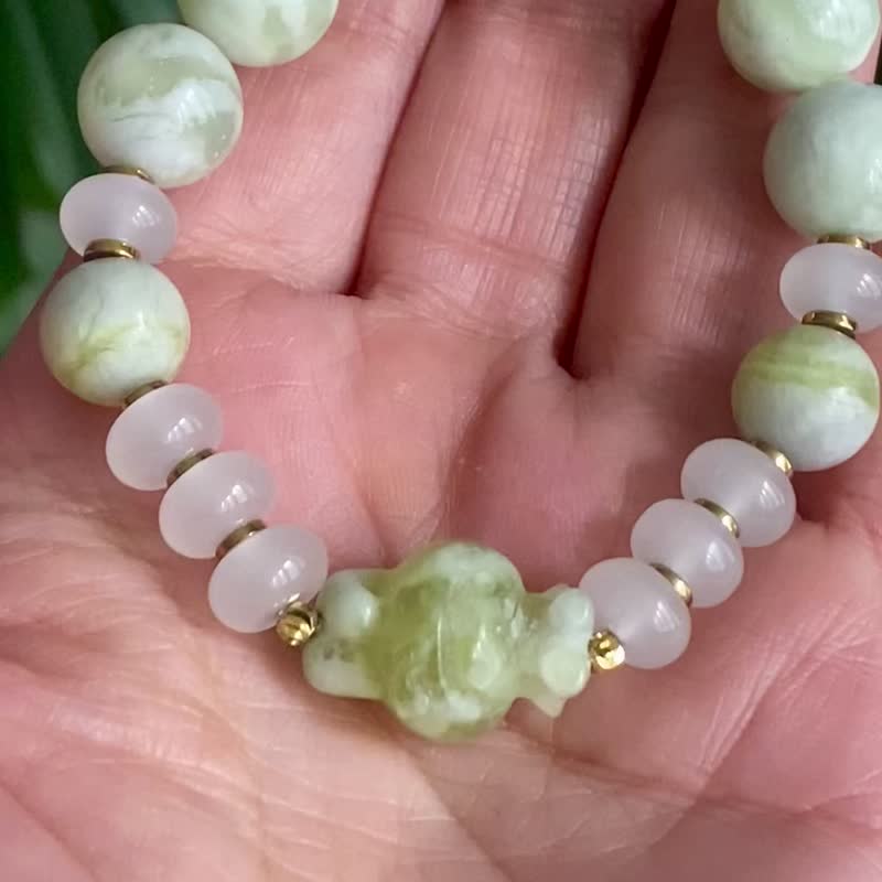 美乐蒂转运珠青堤奶盖岫玉佘太翠手串 - 手链/手环 - 水晶 绿色
