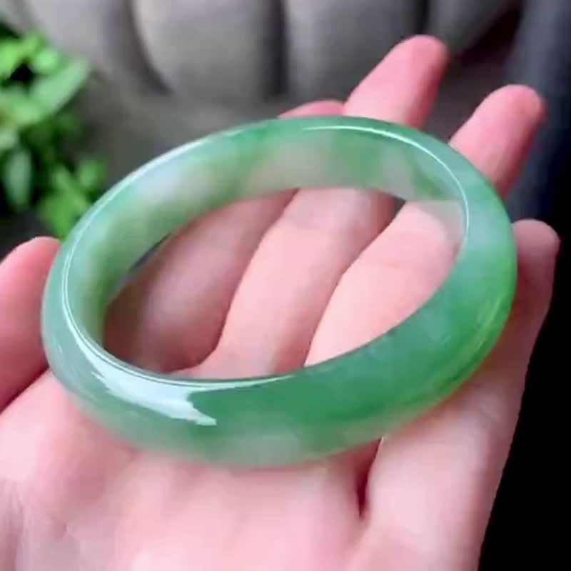 冰种翡翠天然翡翠玉镯 A玉手镯玉鈪 • 糯冰种阳绿翡翠贵妃镯 - 手链/手环 - 玉石 绿色