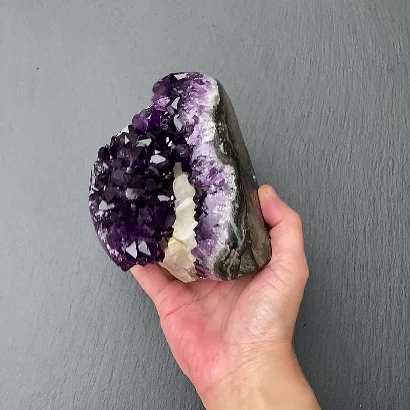 天然原矿顶级帝王紫 紫晶镇共生方解石 紫晶洞 正偏财运 开运水晶 - 摆饰 - 水晶 紫色