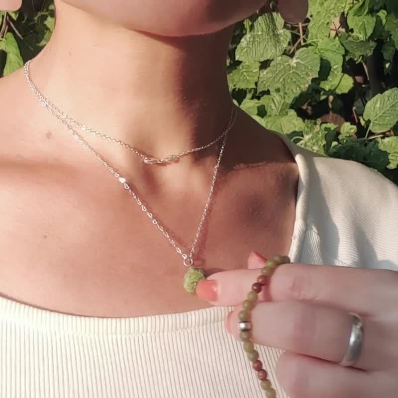 Rough Grossular Garnet Necklace, 925 Silver, Leo gem, Virgo birthstone Crystal - 项链 - 宝石 绿色