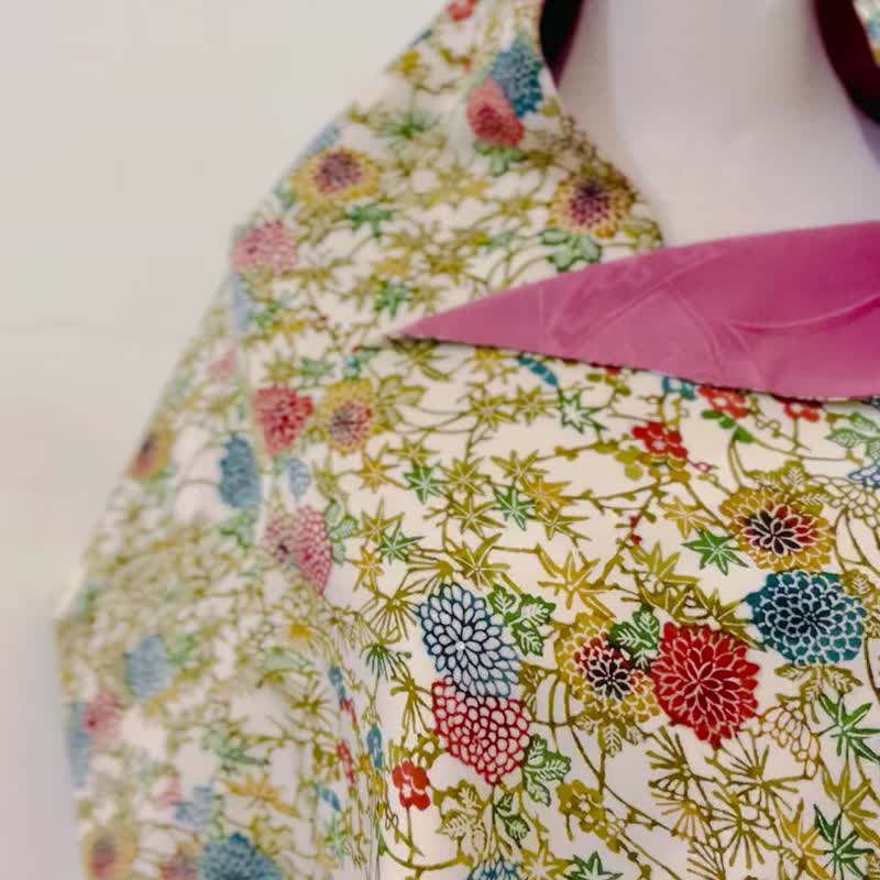 纯手作日系米白四季花卉古典扇型立体织纹图腾撞色粉紫围巾披肩 - 围巾/披肩 - 丝．绢 多色