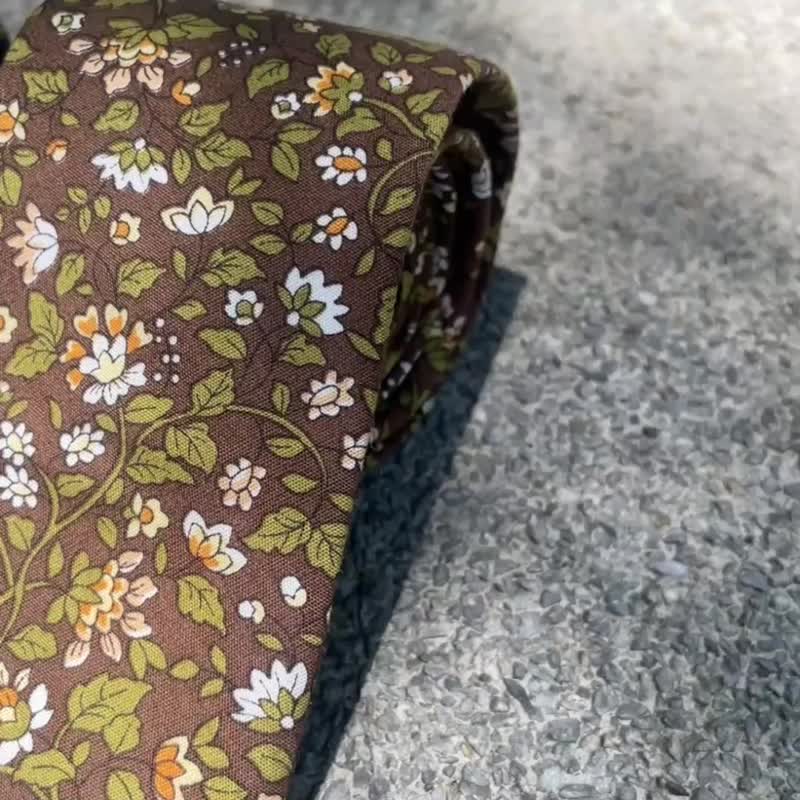 小白花咖啡领带 - 领带/领带夹 - 其他人造纤维 咖啡色