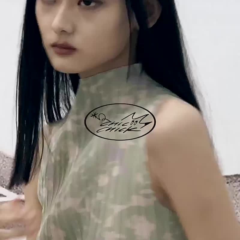 綠色薔薇印花 三宅風手工壓褶松緊腰半身裙 - 裙子 - 其他人造纤维 绿色