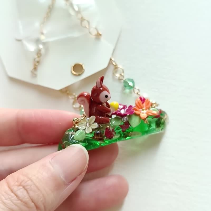 【黏土】【UV树脂胶】松鼠干花颈链 - 项链 - 树脂 绿色