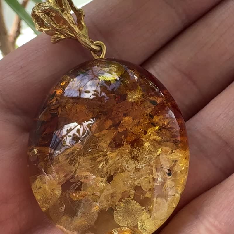 美丽的干邑色琥珀吊坠 带闪光 波罗的海琥珀 珠宝琥珀 - 项链 - 半宝石 金色