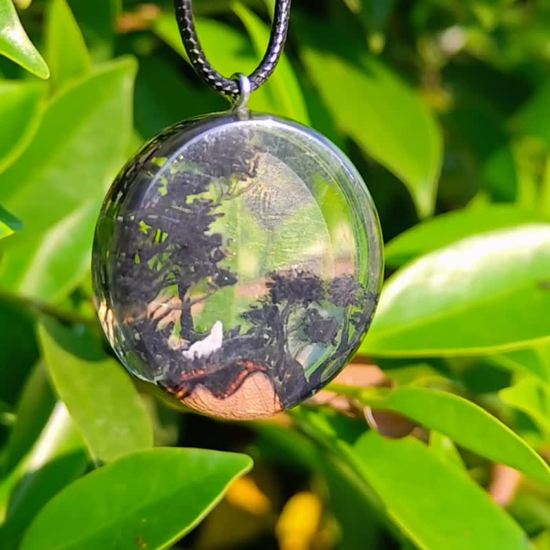 夜狼吊坠 - 项链 - 树脂 黑色