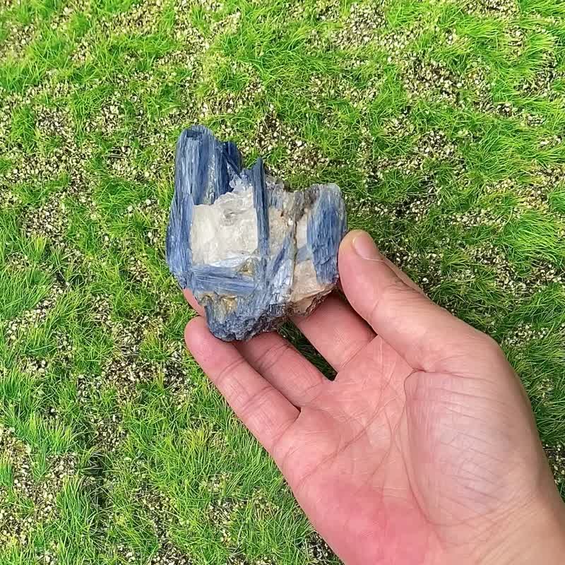 手串充电站-天然超美原矿深蓝蓝晶石共生云母及镜铁矿 养水晶 - 摆饰 - 水晶 多色