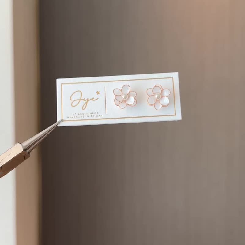 晨曦白栀 | 栀子花极简白金小花手作耳环 手工树脂花朵耳环 - 耳环/耳夹 - 其他材质 白色