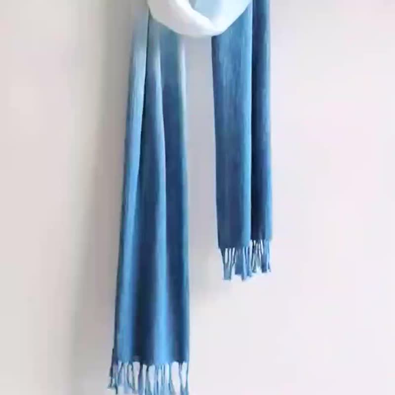 T.H.Ani 手工蓝染原创渐层棉围巾 蓝染 手工 厚 围巾 植物染 披肩 - 围巾/披肩 - 棉．麻 蓝色