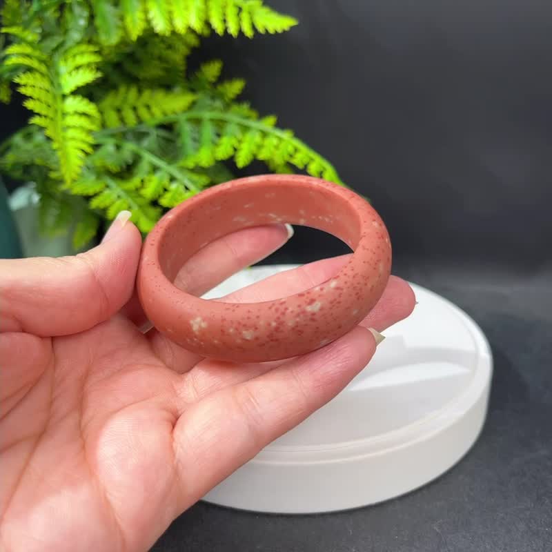独特 南红玛瑙伴生矿手镯 54MM 哑光橘红朱砂点 友善希望开朗积极 - 手链/手环 - 半宝石 