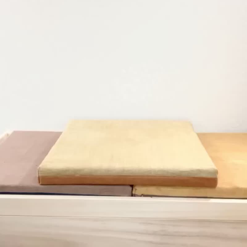 S-W-Zabuton Cushion cherry and olive dyed linen, w-face-foam 35x35cm / 13.8in - 枕头/抱枕 - 棉．麻 橘色