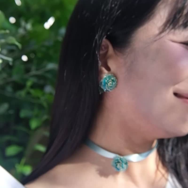 绽放之时 / 仲夏玫瑰 / 缎带颈链  / 青黛魂 - 项链 - 树脂 绿色
