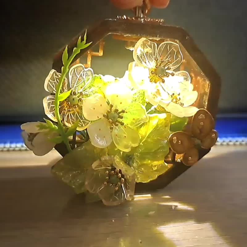 微光系列【山荷叶】~花窗LED灯 ∕ 吊饰(可换电池) - 吊饰 - 其他材质 绿色