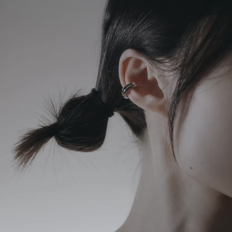 【礼物】Orbit  黄铜镀铑耳扣 无痛耳骨夹中性男女耳饰イヤーカフ - 耳环/耳夹 - 铜/黄铜 银色