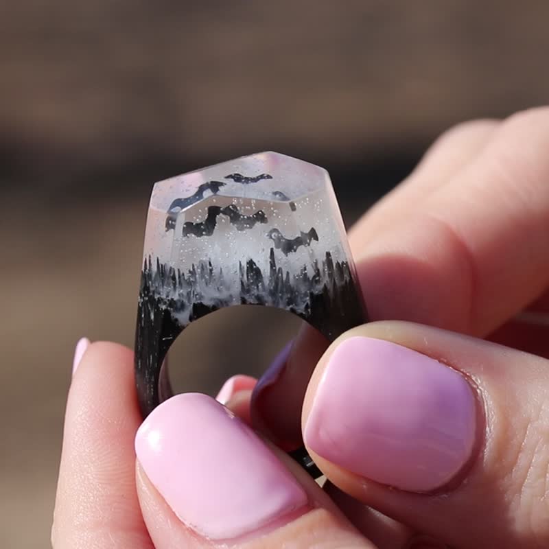 Wooden resin Ring Black Bat for halloween perfect gift for women and men - 戒指 - 木头 黑色