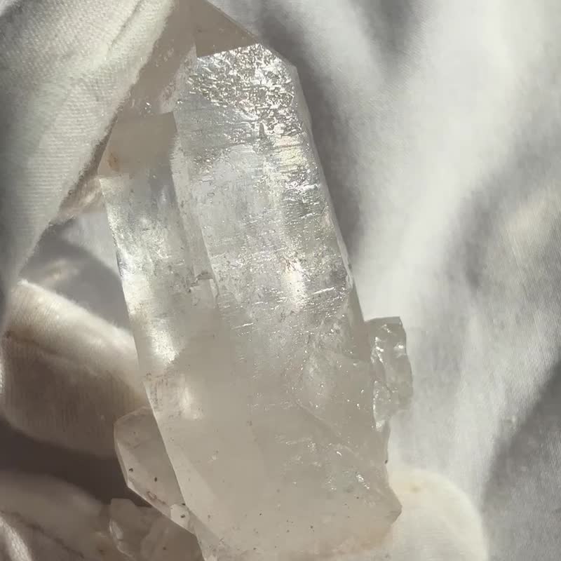 喜马拉雅 白水晶 钥匙孔 透体彩虹 刀刻纹 印记 白水晶簇 手握 - 摆饰 - 水晶 透明