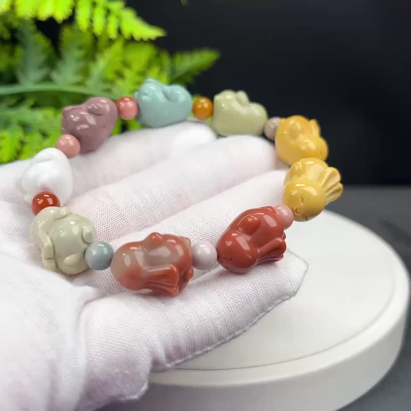 精品趣味阿拉善玛瑙手串多彩高瓷玉化雕刻可爱飞翔小兔女大展宏图 - 手链/手环 - 半宝石 多色