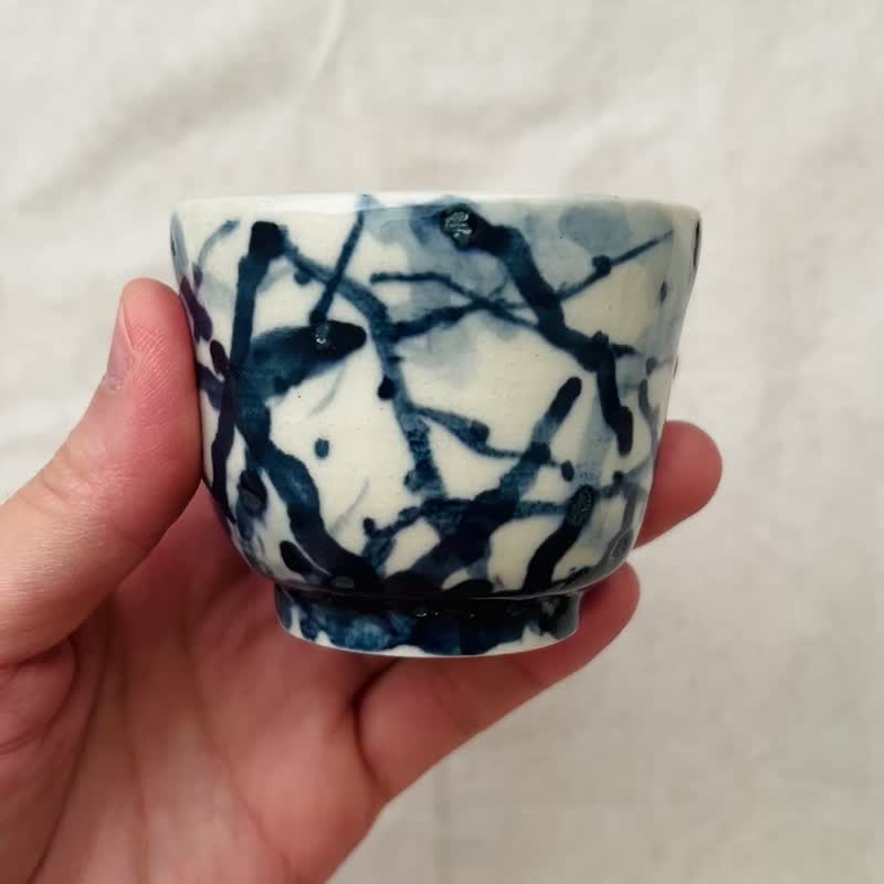 藏在青花里的雪精灵 6.7 x 5.4 cm 80ml - 玩偶/公仔 - 陶 