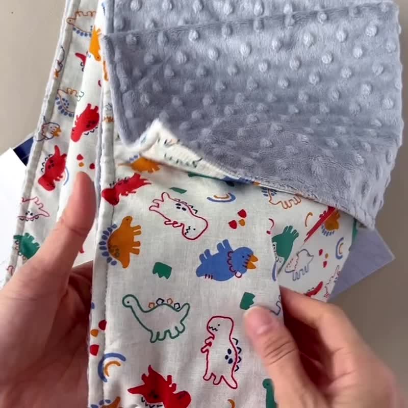 软糖小恐龙  宝宝豆豆绒毯 婴儿手作 新生儿礼 - 围嘴/口水巾 - 棉．麻 蓝色