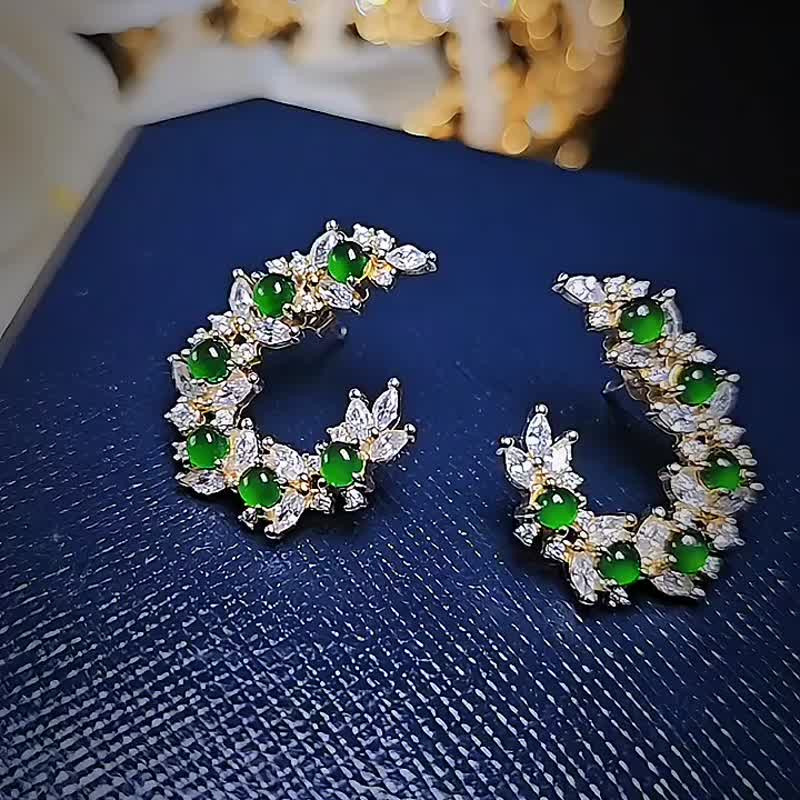 |有钱花|A货翡翠冰玻绿蛋面3mm纯银镀18k白花圈豪镶款耳环 - 耳环/耳夹 - 玉石 