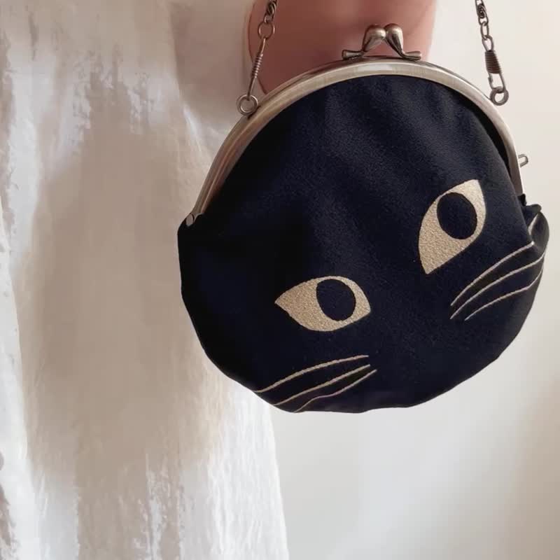 黑猫随圆包R 京都匠人纯绢口金包/ 附双链 优雅随行补妆黑猫守护 - 侧背包/斜挎包 - 丝．绢 黑色