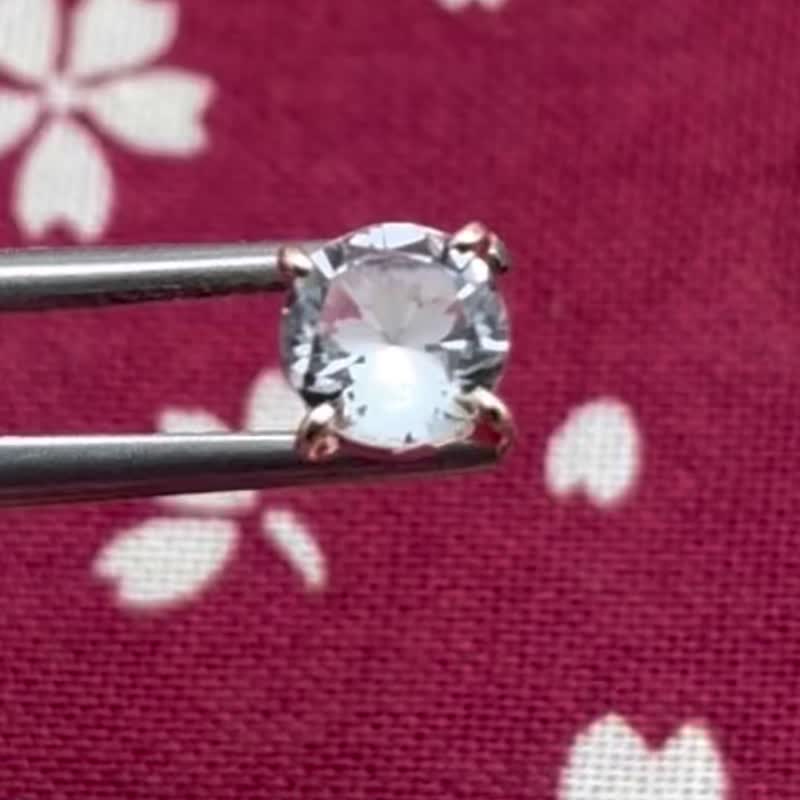日本制造 K10 耳环，镶嵌樱花雕刻水晶 - 耳环/耳夹 - 贵金属 金色