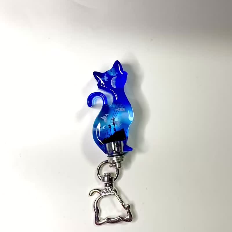 仅限国际配送　云树脂　猫照亮天空　晴空万里 3 - 钥匙链/钥匙包 - 树脂 多色