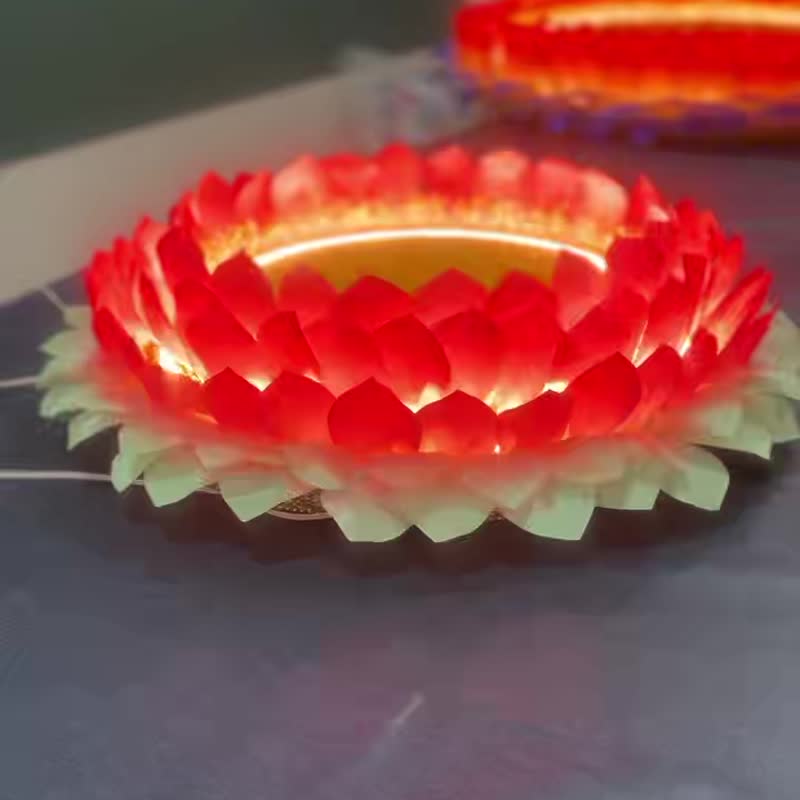 手作蓮花供燈 佛前供奉・祈福供燈・佛堂蓮花燈・溫暖心燈 - 蜡烛/烛台 - 棉 红色