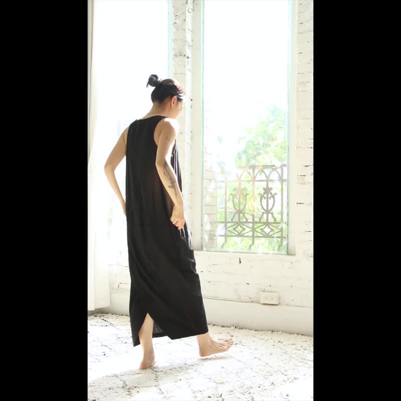 OMAKE 后交叠开衩V领洋装 / 菱纹布 浅灰 - 洋装/连衣裙 - 棉．麻 灰色