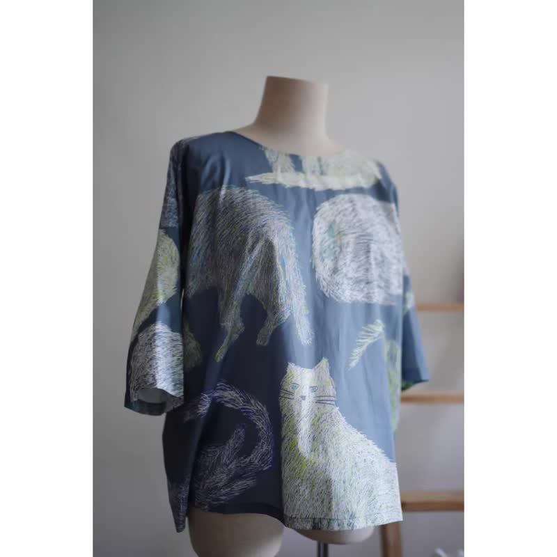 好大只猫有袖四方衣 - 女装上衣 - 棉．麻 蓝色