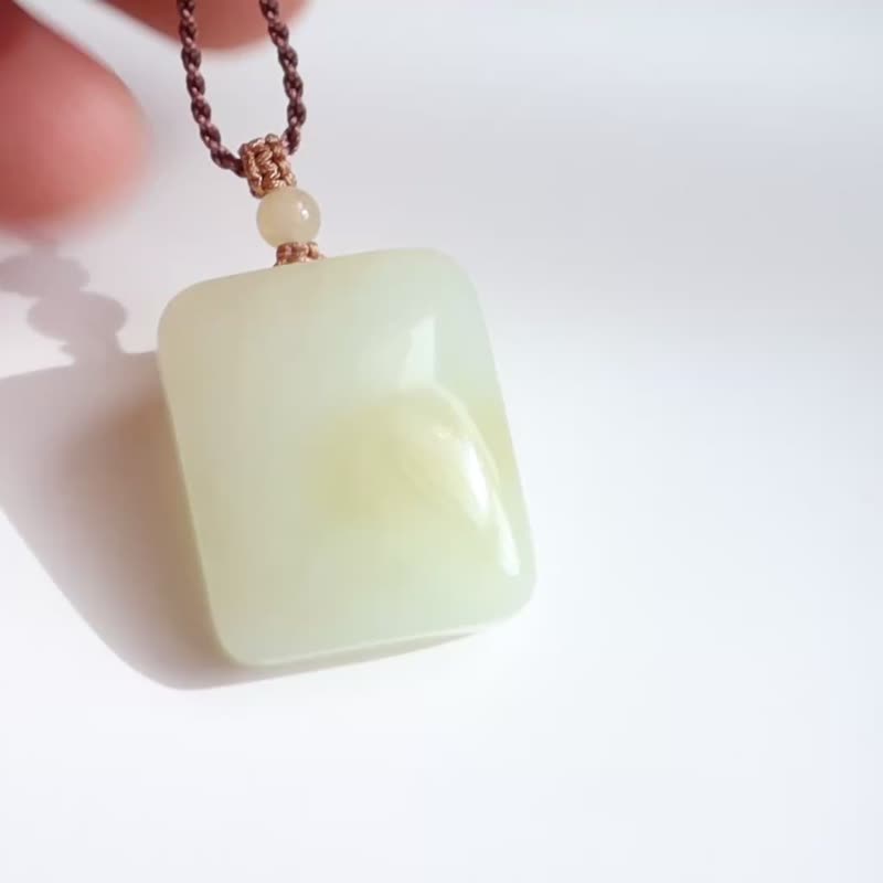 天然新疆糖白料和田玉无事牌吊坠项链 精工雕刻料子厚实 无事平安 - 项链 - 玉石 