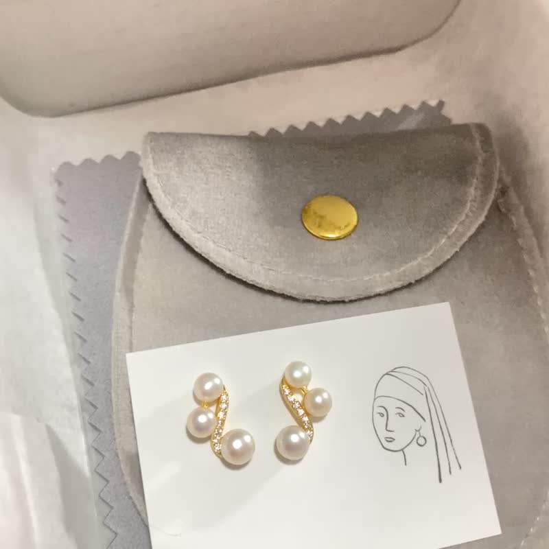 【贵气感】沙漏 天然淡水珍珠 全925纯银耳钉/耳夹 (银/金) - 耳环/耳夹 - 纯银 金色
